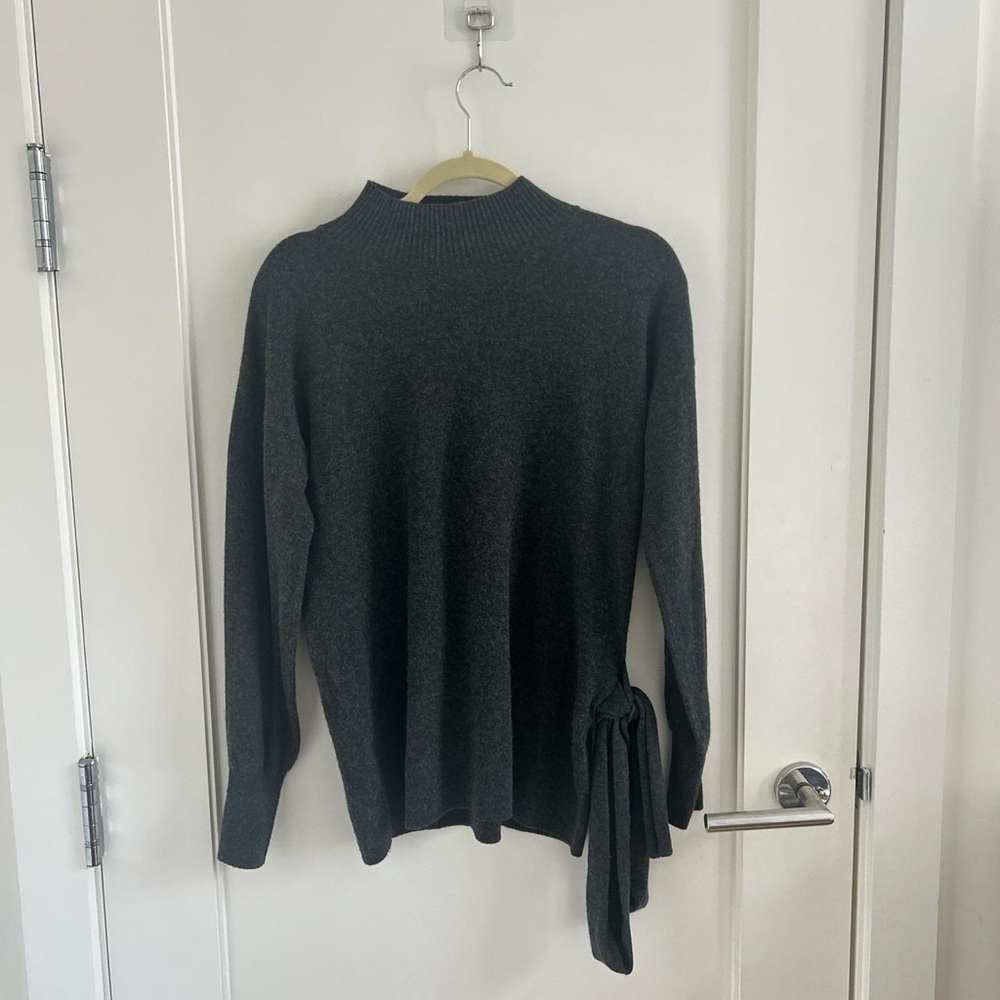 Elegant Gray Sweater with Side Tie